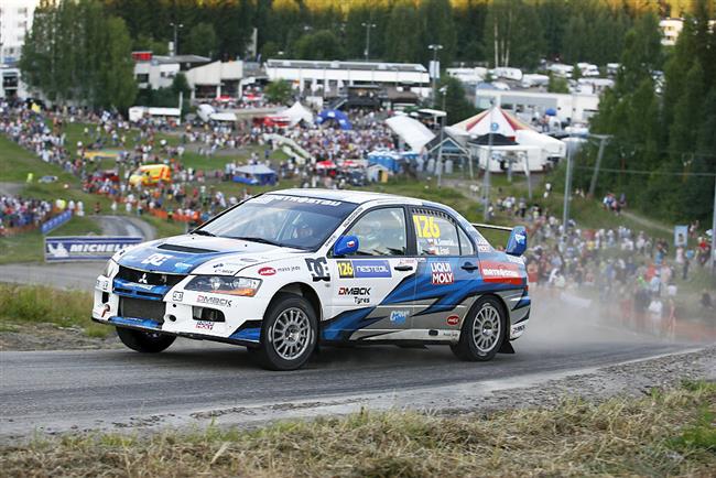 Posdka Semerd  Ernst odstartovala do prvnch rychlostnch zkouek Finsk Rallye