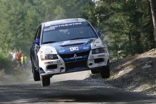 Posdka Semerd  Ernst odstartovala do prvnch rychlostnch zkouek Finsk Rallye