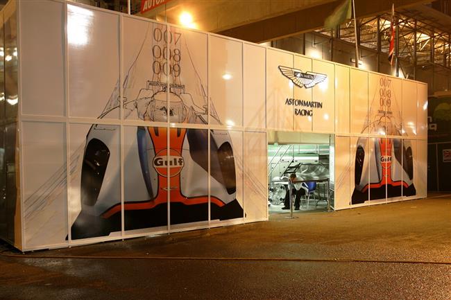 Dokument Tom Enge a Aston Martin prv  na obrazovkch