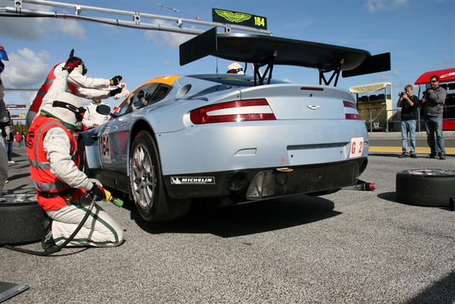 FIA GT 2008 v Nogaru : Tom Enge otestoval novho Astona v barvch tovrnho tmu