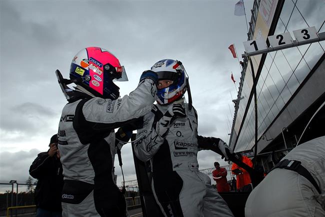 Thodinovka skonila jasnm double pro Mercedesy DTM Charouzova tmu