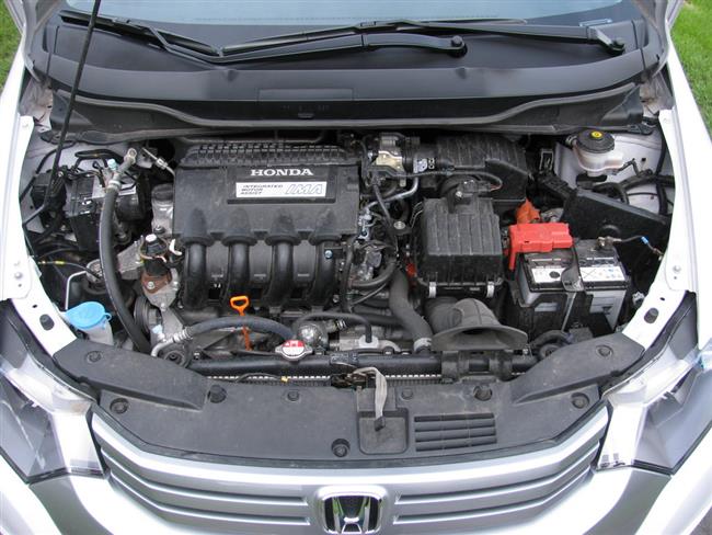 Honda Insight hybrid s benznovm motorem a elektrickm pomocnkem