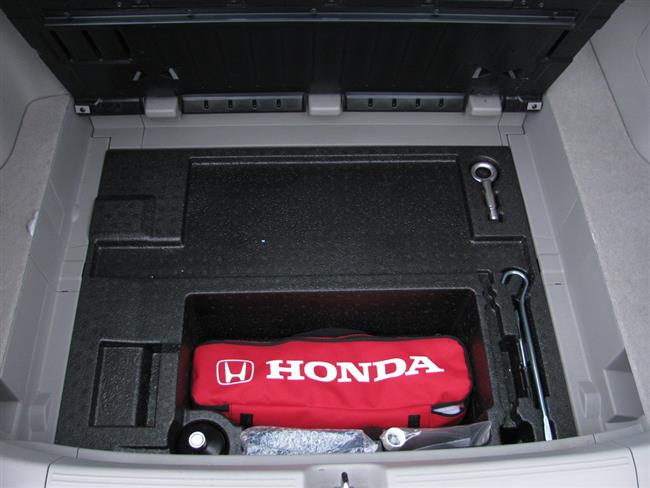 Honda Insight hybrid s benznovm motorem a elektrickm pomocnkem