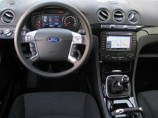 Test nejvtho z Evropskch Ford - rodinn Galaxy s benznovm turbomotorem 1,6