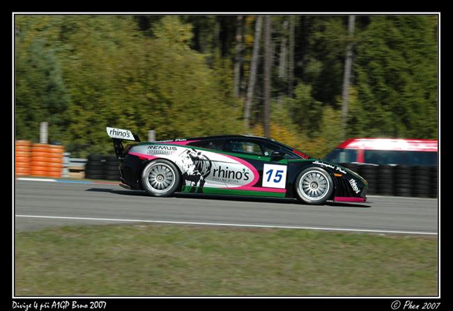 AUDI  DTM v Brn v seven  Mercedes DTM.  Stbro ze zvodu D4