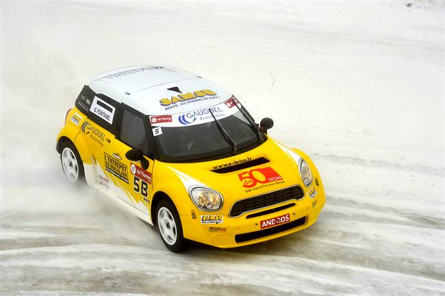 Alain Prost s Lodgy Glace a Jean Philippe Dayraut s Mini  spolen v ele Trophe Andros