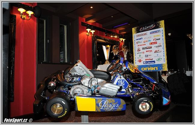 O ti vynikajc motokrov jezdce posiluje tovrn tm Praga Kart Racing.