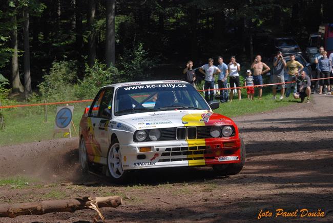 Divck msta na trati Rallye Krkonoe, kterou dopln 2. setkn legend