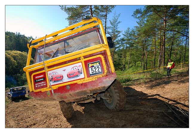 Historicky prvn Rallye Truck Trial v Milovicch. Posdky ji se sjdj ...
