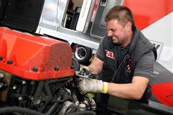 Život mechanika u truckracingu