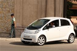 V Palma de Majorka bude španělská královna Sofie používat elektrický vůz Peugeot iOn