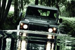 Land Rover Defender má pro rok 2012 nově připravený ekologický diesel 2,2 litru