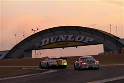 24 hodin Le Mans 2010:  Engeho tým se po opravě  v polovině vrátil do boje o podium