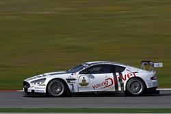 Tomáš Enge a Alex Müller s vozem Aston Martin DBR9 v Algarve cíl neviděli