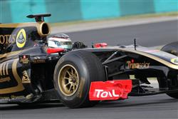 Jan Charouz usedne při testu za volant monopostu Renault R31 týmu Lotus renault GP