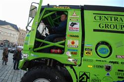 Czech Dakar team pokřtil na olomouckém náměstí nováčka v týmu, ostrou TATRU