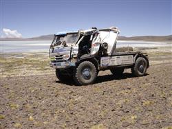 Dakar 2009: Havarovaná Tomečkova Tatra s číslem 512 je již v přístavu