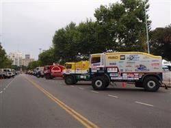 Dakar 2009 začal úvodním briefingem v areálu výstaviště La Rural. I pro Tomečka. Zítra je ostrý start