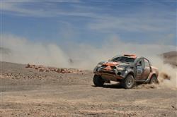 Dakar 2010   5. den: Zapletalovi se zastavil motor a roztrhala se pneu, ale jede dál
