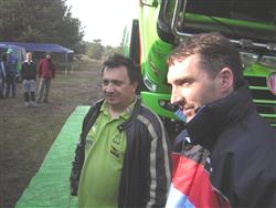 Buggyru a Tatru spojují volant a bezpečnostní pásy. Vršecký je měl v Tunisku hodně utažené !