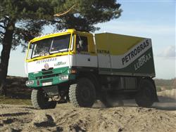 Oba vozy Letka týmu pro Dakar 2011 předány v přístavu Le Havre