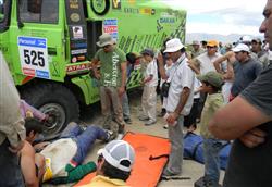 Dakar 2011: Záludný skok  se stal osudným pro Tatru Martina Kolomého a její posádku !!