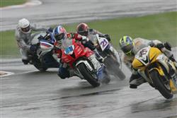 Lukáš Pešek přijede podpořit český  tým KL Intermoto na víkendové MS SBK do Brna