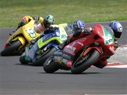 Víkendové motocyklové boje v Mostě tentokrát na vodě. Naši slušně