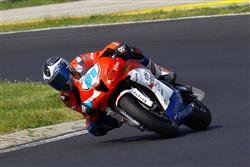 David Látr na Hungaroringu startoval po noční operaci zraněné pravé paže.