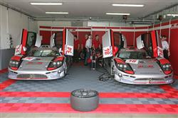 Vozy Saleen S7R  K plus K motorsportu jsou připraveny a požehnány farářem