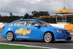 Cruze WTCC na sezonu 2009 se představuje na autosalonu v Boloni
