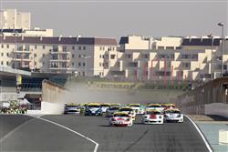 Čtyřiadvacetihodinovka v Dubaji odstartovala ve 14 hodin. Závod za Čechy rozjížděl Fulín