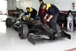 Technické problémy provázely jezdce Křenek Motorsport i ve druhém dni testů v Magny Course.