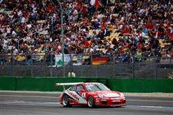 tefan Rosina pokrauje v Porsche Mobil1 Supercupe na okruhu Spa Francorschamps