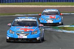 WTCC 2010:  Cruzy prolomily „německé prokletí“, když Menu získal první vítězství v Oscherslebenu