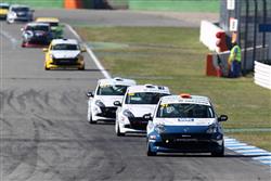 Na Slovakiaringu se příští víkend představí 23 jezdců v klání Renault Clio Cup Bohemia.