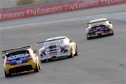 24h Dubaje 2011: České BMW i pár hodin před koncem bojuje na čele a o medaile