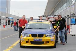 24h Dubaje 2011: K&K Racing Válek Autosport  v sousedství nových monster Mercedes