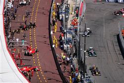 Pilot McLarenu Lewis Hamilton udal tón prvnímu dni jízd na Hungaroringu