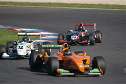 Interserie 2011 na Lausitzringu oslavila Randlshofera, Junga a Conrada
