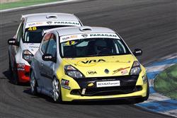 Polský jezdec Jan Kisiel si vyjel pole position pro třetí závod Clio Cupu Bohemia na Slovakiaringu