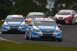 Huff a Menu s Cruze zvítězili v obou závodech WTCC  2011 v Brazílii