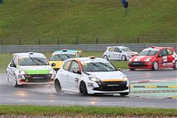 Renault Clio Cup Bohemia jde do finle. Nejrychlejm zatm Milan Haering.