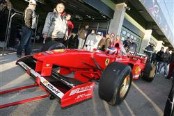 Schumacherovo Ferrari F1 s Čechem za volantem ozdobilo brněnský víkend A1GP