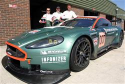 Jirka Jank pezbrojuje na Aston Martin a m do prestinho FIA GT !!!!