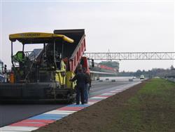 Také na Slovensku  by chtěli a staví nový závodní okruh pro auta i moto.