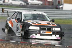 Čest Šenkýřova týmu ve zmoklém Mostě zachraňovalo druhé BMW M3 GTR