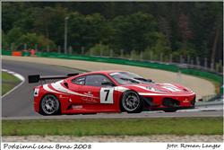 Dani s Ferrari F430  v Pozimnm Brn ve sprintu hned za specily DTM
