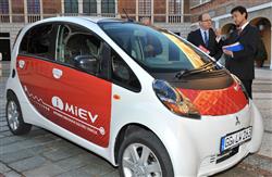 Monacký princ Albert II testoval ekologicky čistý vůz i MiEV