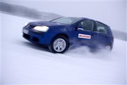 Motoristé často spekulují, ale prodejce radí: Nákup pneumatik je nejvýhodnější na začátku sezony